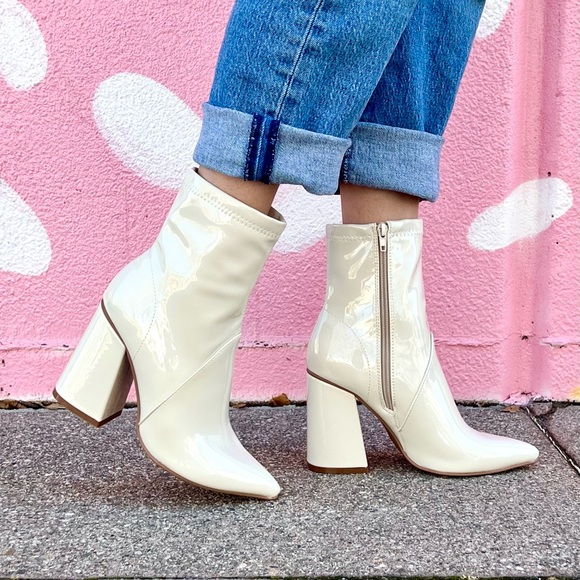 ⚡FINAL PRICE! Cream Vegan Patent Leather Ankle Boots - Picture 5 of 10